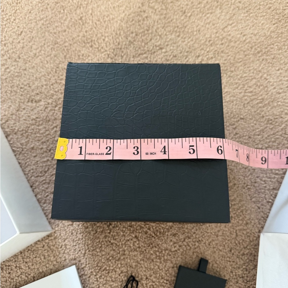 GV2 Women’s or Men’s Watch Box for Storage or Display. Empty. - Picture 10 of 15